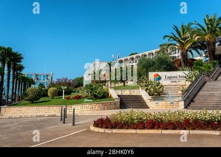 28. August 2018, Porec, Istrien, Kroatien: Porec Küste und Touristengebiet auf der Halbinsel Istrien am Abend. Redaktionell. Stockfoto