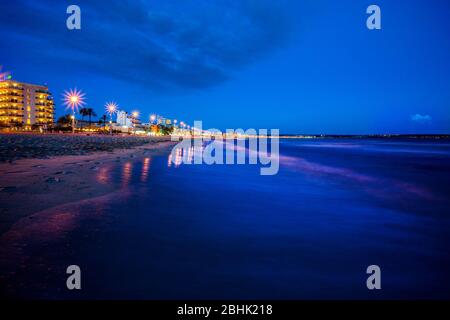 Nacht am Strand Can Pere Antoni, Palma di Maiorca, Mallorca, Balearen Spanien, Westeuropa Stockfoto