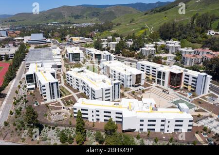 Luftaufnahme über dem Campus von Cal Poly San Luis Obispo, Kalifornien Stockfoto