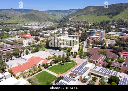 Luftaufnahme über dem Campus von Cal Poly San Luis Obispo, Kalifornien Stockfoto