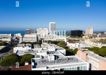 Luftaufnahmen über der Innenstadt von Santa Monica Kalifornien am Pazifik Stockfoto