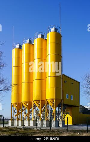 Bereit neue moderne stationäre Betonzuschlaganlage Stockfoto