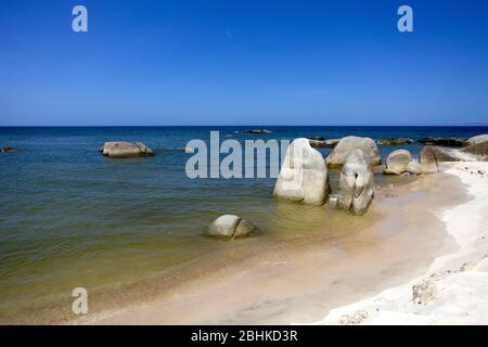 Schöne Aussicht auf den Strand von Mui Ne in Vietnam. Stockfoto