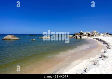 Schöne Aussicht auf den Strand von Mui Ne in Vietnam. Stockfoto