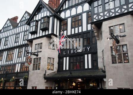 Traditionelles Kaufhaus Tudor Revival Architecture Liberty London Libertys Regent Street, Soho, London W1B 5AH von Edwin Stanley Hall Thomas Hall Stockfoto