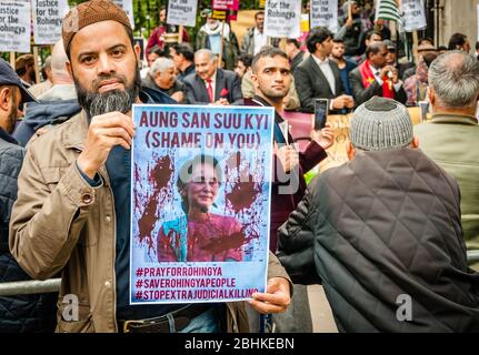 Rohingya Konflikt, Kundgebung gegenüber Downing Street beabsichtigte, Druck auf die britische Regierung auszuüben, um zu intervenieren, um die Tötung von Rohingya zu verhindern Stockfoto