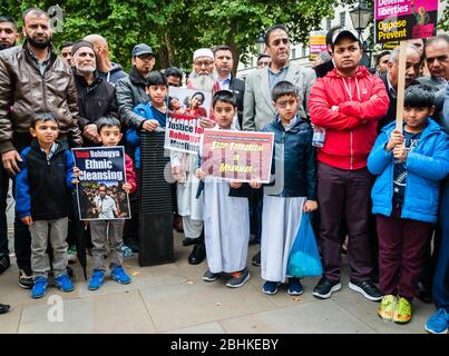 Rohingya Konflikt, Kundgebung gegenüber Downing Street beabsichtigte, Druck auf die britische Regierung auszuüben, um zu intervenieren, um die Tötung von Rohingya zu verhindern Stockfoto