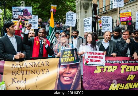 Rohingya Konflikt, Kundgebung gegenüber Downing Street beabsichtigte, Druck auf die britische Regierung auszuüben, um zu intervenieren, um die Tötung von Rohingya zu verhindern Stockfoto