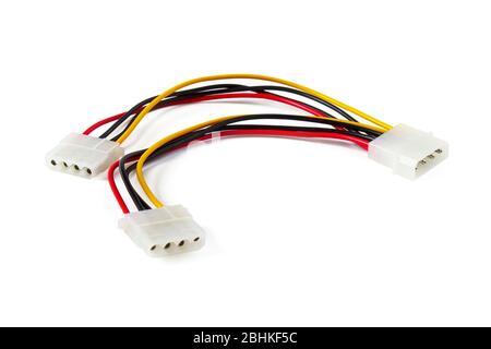 Molex-Splitter zum Anschluss von Geräten isoliert auf weiß Stockfoto