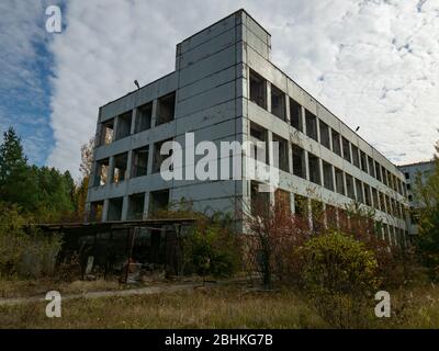 Verlassene Industriegebäude in der Sperrzone von Tschernobyl. Ukraine Stockfoto