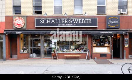 Schaller & Weber, 1654 2. Ave, New York, NYC Foto von einem deutschen Metzger und Lebensmittelgeschäft im Stadtteil Yorkville in Manhattan. Stockfoto