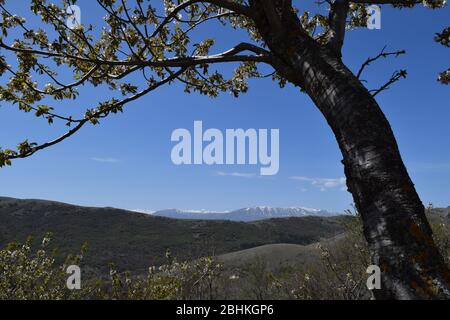 Kahle Landschaft in Mittelitalien. Santo Stefano di Sessanio. Abruzzen Stockfoto