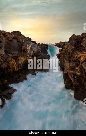 Bruarfoss Wasserfall in Südisland bei Sonnenuntergang, nachbearbeitet in HDR Stockfoto