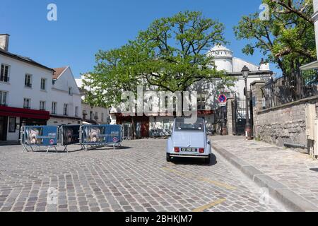 Paris, FR. April 2020. (INT) Covid-19:leeres Paris. 26. April 2020, Paris, Frankreich: Einige touristische Hotspots in Paris wie Cafe Les Deux Magots, Arc de Triomphe et Champs-Elysees, Champs-Elysees, Jardin du Luxembours, Pont Alexandre III, La Sorbonne, Marche aux puces, Montmartre Straße weiterhin sehr leer während dieser Covid-19 Pandemie an diesem Sonntag. Kredit: Eric Bromme/Thenews2 Kredit: Eric Bromme/TheNEWS2/ZUMA Wire/Alamy Live News Stockfoto