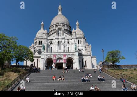 Paris, FR. April 2020. (INT) Covid-19:leeres Paris. 26. April 2020, Paris, Frankreich: Einige touristische Hotspots in Paris wie Cafe Les Deux Magots, Arc de Triomphe et Champs-Elysees, Champs-Elysees, Jardin du Luxembours, Pont Alexandre III, La Sorbonne, Marche aux puces, Montmartre Straße weiterhin sehr leer während dieser Covid-19 Pandemie an diesem Sonntag. Kredit: Eric Bromme/Thenews2 Kredit: Eric Bromme/TheNEWS2/ZUMA Wire/Alamy Live News Stockfoto