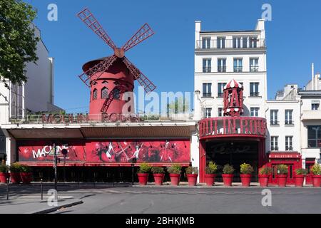 Paris, FR. April 2020. (INT) Covid-19:leeres Paris. 26. April 2020, Paris, Frankreich: Einige touristische Hotspots in Paris wie Cafe Les Deux Magots, Arc de Triomphe et Champs-Elysees, Champs-Elysees, Jardin du Luxembours, Pont Alexandre III, La Sorbonne, Marche aux puces, Montmartre Straße weiterhin sehr leer während dieser Covid-19 Pandemie an diesem Sonntag. Kredit: Eric Bromme/Thenews2 Kredit: Eric Bromme/TheNEWS2/ZUMA Wire/Alamy Live News Stockfoto