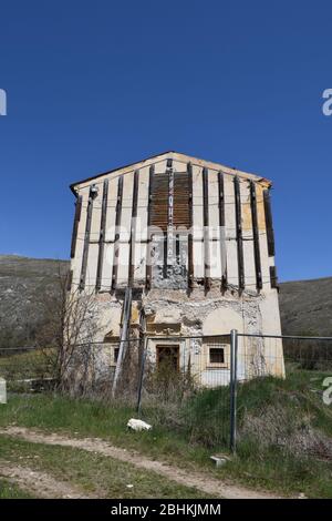 Codemned Kirche Madonna del Lago in Santo Stefano di Sessanio, L'Aquila, Italien Stockfoto