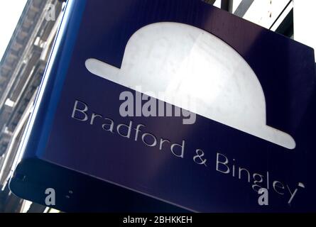 Anschauliches Bild von einem Bradford & Bingley Branch, High Holborn, London. Jetzt Teil der Santander Gruppe. Stockfoto