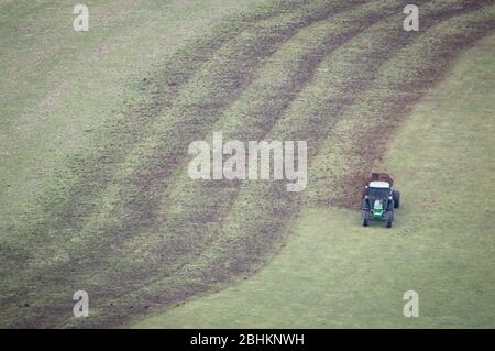 Ein Traktor Dreck Verbreitung Stockfoto