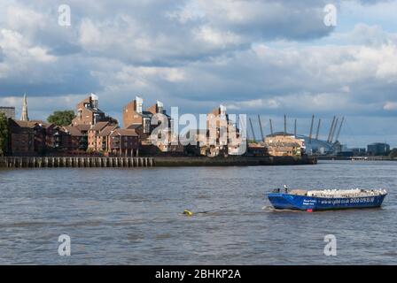 1980er Architektur Gehäuse Isle of Dogs Cumberland Mills, Saunders Ness Road, London E14 von Donald Ball Alan Turner GLC Architekt Riverside River Stockfoto