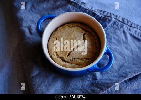 Hausgemachter Tahini Souffle, gesundes Dessert Stockfoto