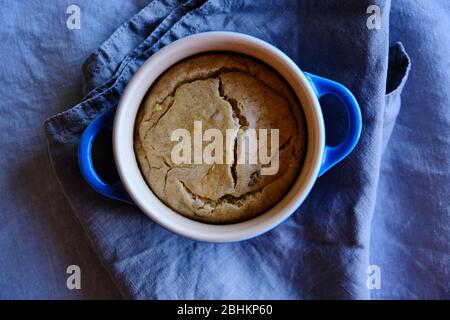 Hausgemachter Tahini Souffle, gesundes Dessert Stockfoto