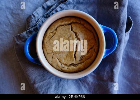 Hausgemachter Tahini Souffle, gesundes Dessert Stockfoto