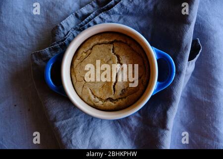 Hausgemachter Tahini Souffle, gesundes Dessert Stockfoto