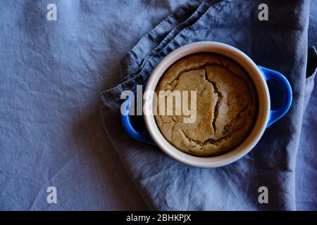 Hausgemachter Tahini Souffle, gesundes Dessert Stockfoto