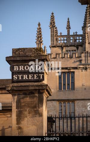 Straßenschild an der Ecke Broad Street, Oxford Stockfoto