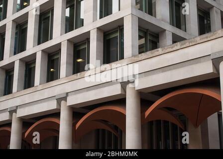 Portland Stone Windows Square Geometrisch 10 Paternoster Sq.London EC4M 7LS von Eric Parry Architects Stockfoto