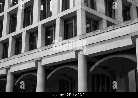 Portland Stone Windows Square Geometrisch 10 Paternoster Sq.London EC4M 7LS von Eric Parry Architects Stockfoto
