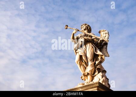 Ponte Sant'angelo. Fußgängerbrücke über den Tiber, Brücke des Heiligen Engels. Abbildung auf der Brücke Nahaufnahme. Stockfoto