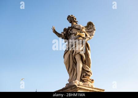 Ponte Sant'angelo. Fußgängerbrücke über den Tiber, Brücke des Heiligen Engels. Abbildung auf der Brücke Nahaufnahme. Stockfoto