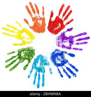 Regenbogen Farbe Hände drucken im Kreis auf weißem Hintergrund isoliert Nahaufnahme, bunte Aquarell Handprint Illustration, bemalte menschliche Hand Silhouette Stockfoto