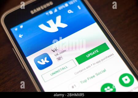 Rjasan, Russland - 04. Mai 2018: VK mobile App auf dem Display des Handys Stockfoto