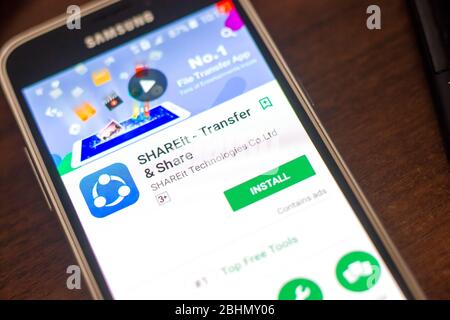 Rjasan, Russland - 04. Mai 2018: ShareIt mobile App auf dem Display des Handys Stockfoto
