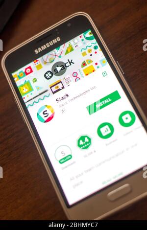 Rjasan, Russland - 04. Mai 2018: Slack mobile App auf dem Display des Handys Stockfoto
