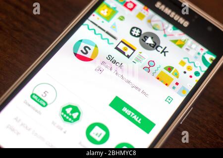 Rjasan, Russland - 04. Mai 2018: Slack mobile App auf dem Display des Handys Stockfoto