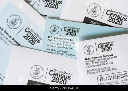 Ein Foto des Fragebogen zur Volkszählung 2020 der Vereinigten Staaten und anderer Dokumente zur Volkszählung. Stockfoto