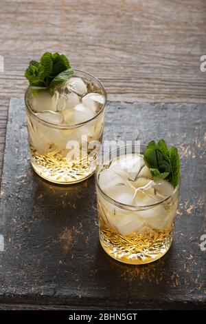 Altmodisch, transparent, Whiskey, Eis, Cocktail, Scotch, Bourbon Stockfoto