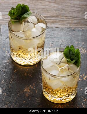Altmodisch, transparent, Whiskey, Eis, Cocktail, Scotch, Bourbon Stockfoto