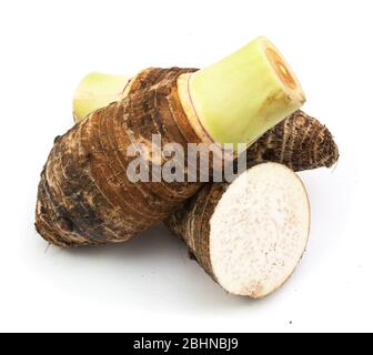 Stück Taro isoliert auf weißem Hintergrund Stockfoto