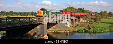 Erhaltene Lokomotive der Baureihe 40 D306 bei Nene Valley Railway, Wansford Station, Peterborough, Cambridgeshire, England Stockfoto