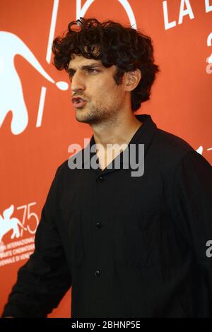 VENEDIG, ITALIEN - SEPTEMBER 07: Louis Garrel nimmt an der Fotoschau "One Nation One King (UN Peuple et Son ROI)" während des 75. Filmfestivals in Venedig Teil Stockfoto