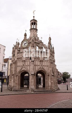 Chichester Cross, ein Marktkreuz aus dem 15. Jahrhundert im Zentrum von Chichester, West Sussex, England, Großbritannien. Stockfoto