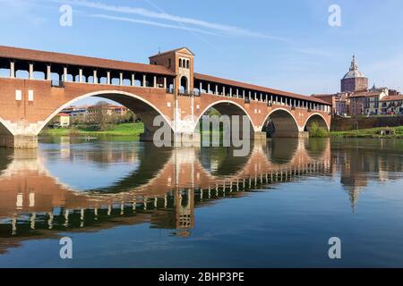 Ponte Coperto (Coperto-Brücke) Am Fluss Ticino, Pavia, Italien Stockfoto