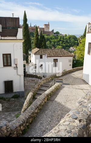 GRANADA, SPANIEN, 23. APRIL 2020 Blick auf den Alhamabra von Albaicin leer von Menschen Stockfoto