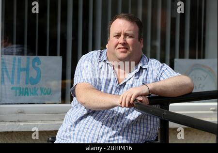 Paul Gallagher, in seinem Haus in Belfast, Nordirland, sagte, dass Krankenschwestern, die sich der Pandemie stellen, Hoffnung für die Zukunft behalten sollten. Stockfoto