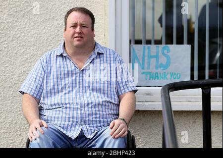 Paul Gallagher, in seinem Haus in Belfast, Nordirland, sagte, dass Krankenschwestern, die sich der Pandemie stellen, Hoffnung für die Zukunft behalten sollten. Stockfoto